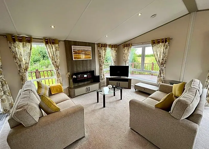 Buttercup Lodge With Hot Tub