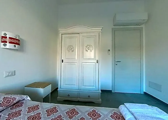 Charming Santantioco Red Apartment With 2-Way Air Con Uncovered Parking