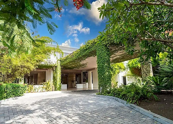 Hodges Bay Resort & Spa, An Hq Luxury Resort & Residences