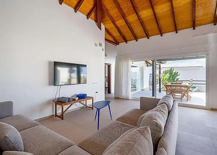 Villa Lobos With Private Swimming Pool - Homeforguest