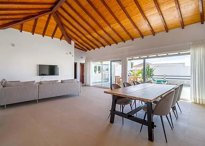 Villa Lobos With Private Swimming Pool - Homeforguest