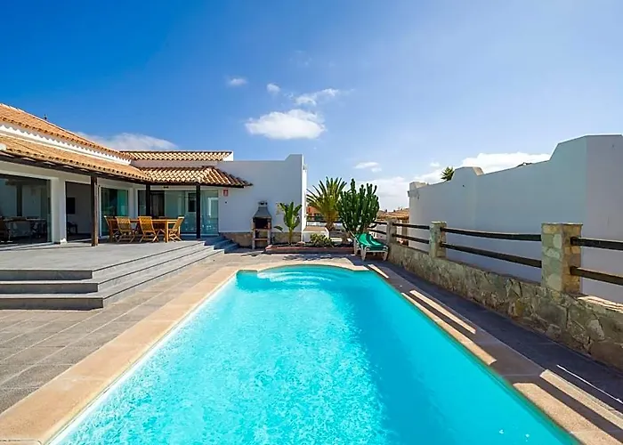 Villa Lobos With Private Swimming Pool - Homeforguest