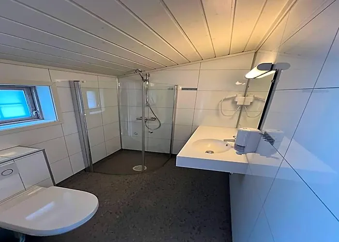 Spacious Holiday Home In Kinsarvik