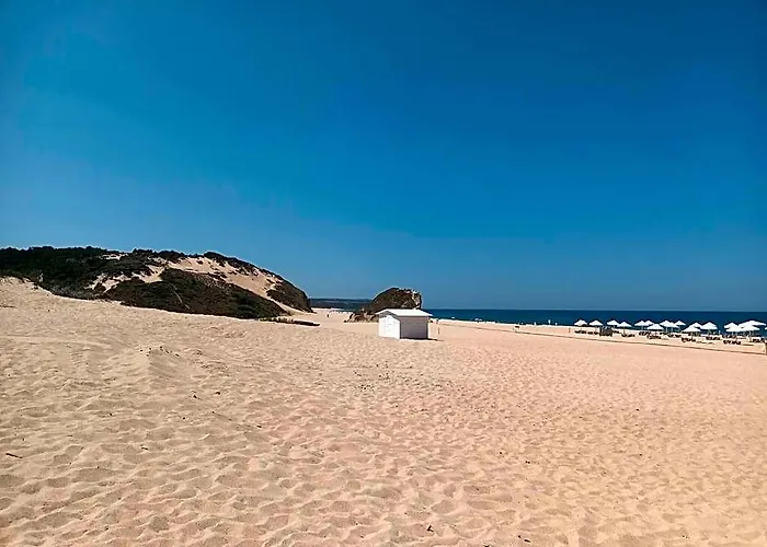 Tranquil Retreat In Sesimbra With Private Entrance And Stunning Views