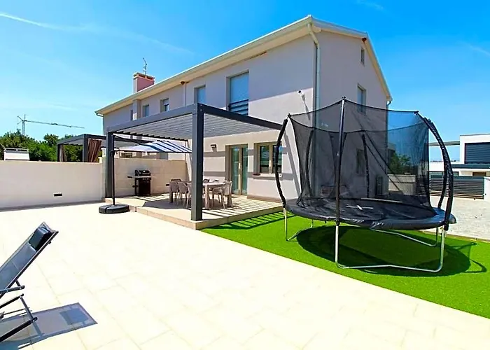 Elegant Villa With Private Pool In Bale