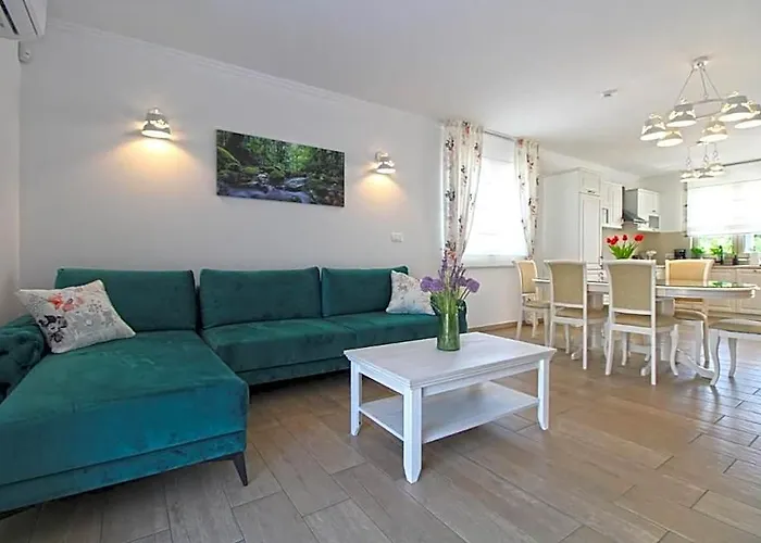 Elegant Villa With Private Pool In Bale