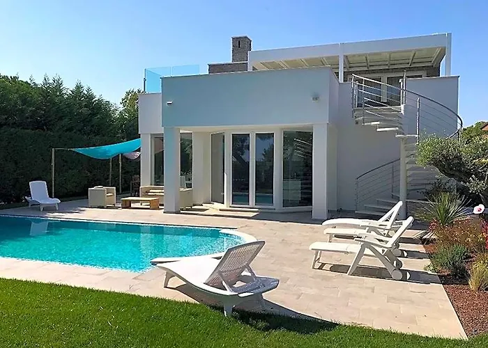 Super Villa With Private Pool In Isola Albarella