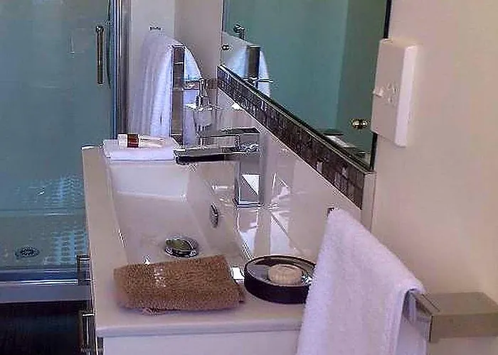 Amori Lodge Bed & Breakfast