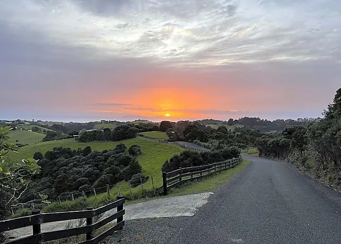 Matapouri & Tutukaka Spectacular Coastal Views- Aroha Luxury Guest Suite