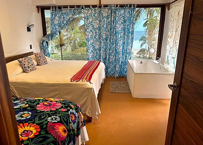 Beachfront Paradise Boutique Hotel - Alebrijes Jacuzzi Villa