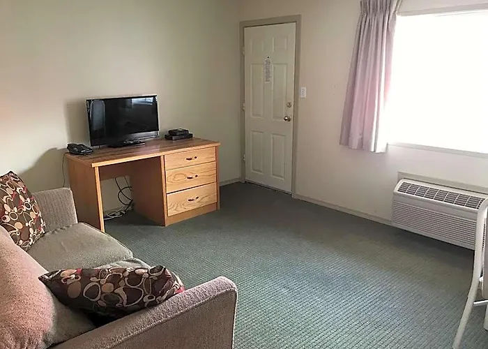 Slumberlodge Hotel