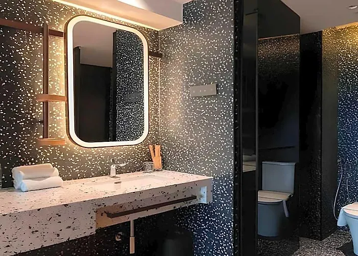 Break & Stay Suites