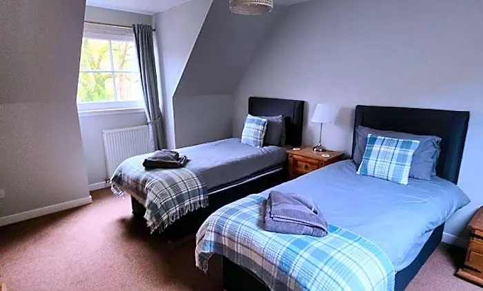 Ben Reoch Cottage - Loch Lomond & Arrochar Alps