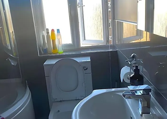 Short And Long Night Stay -Gatwick And City Centre