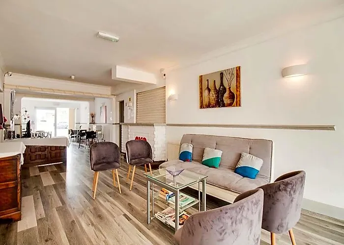 Oyo Eastbourne Lodge