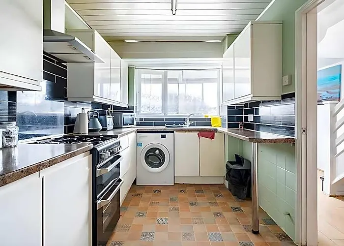 Luton Airport Guest House