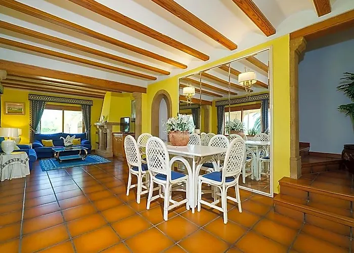 Cantallops - Villa With Private Pool. Free Wifi