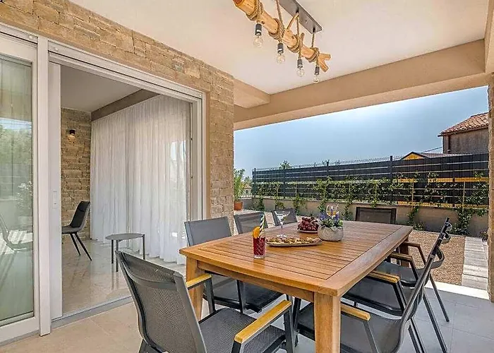 Lusarci Comfortable Holiday Residence