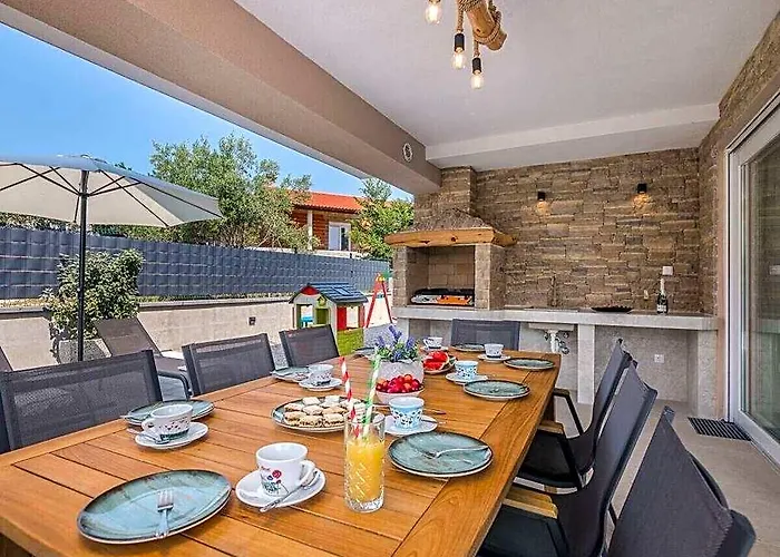 Lusarci Comfortable Holiday Residence