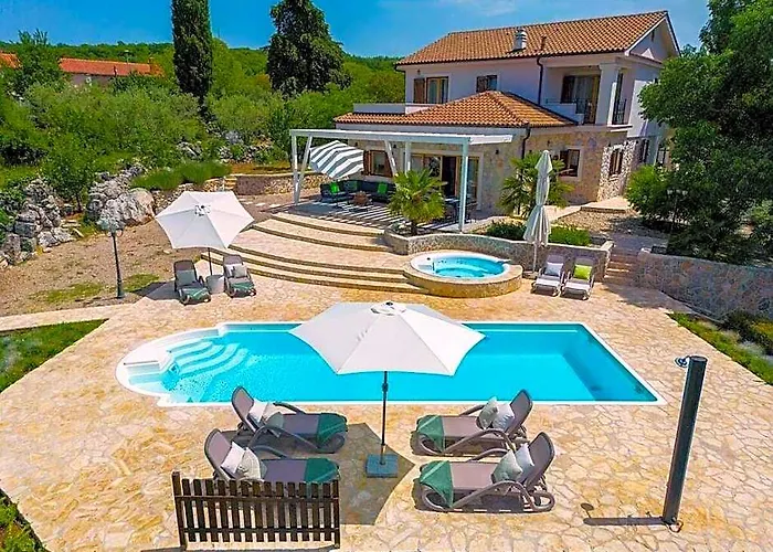 Laura Comfortable Holiday Residence