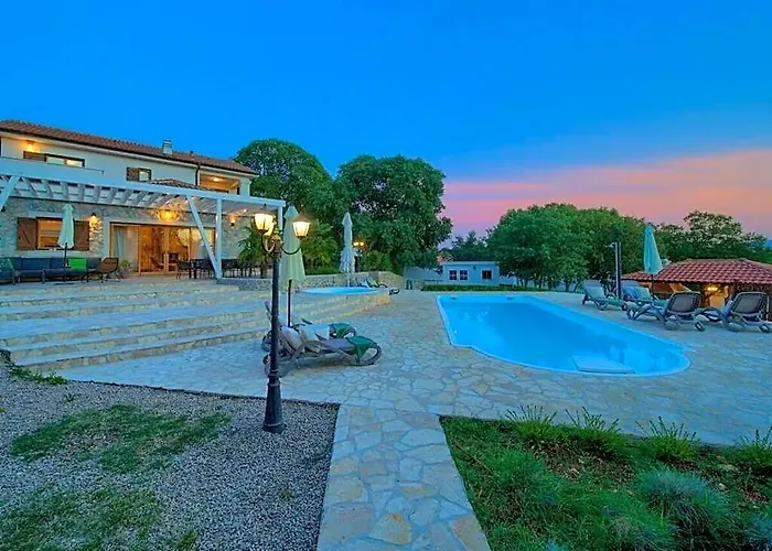 Laura Comfortable Holiday Residence