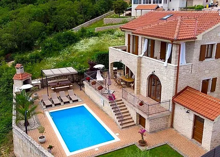 Maya Comfortable Holiday Residence