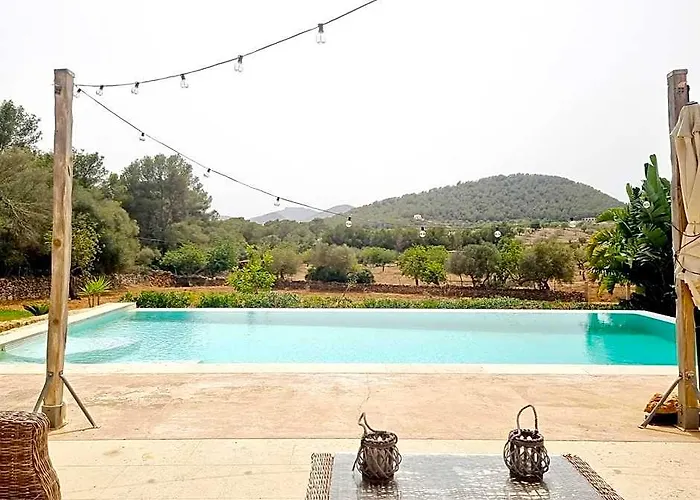 Villa Near Cala Tropicana With Pool