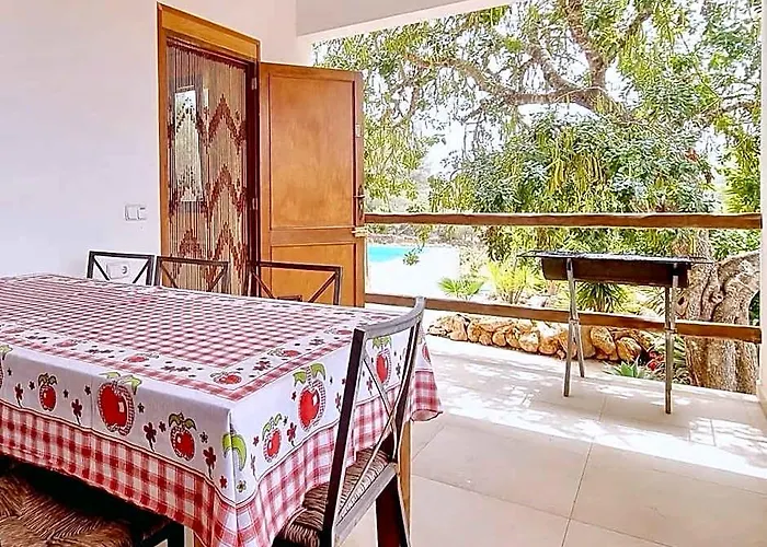 Villa Near Cala Tropicana With Pool