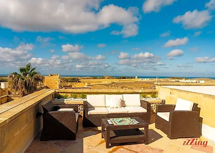 Pet Friendly Penthouse Rooftop Jacuzzi With Views