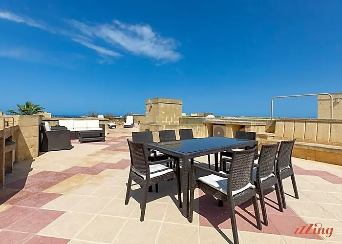 Pet Friendly Penthouse Rooftop Jacuzzi With Views