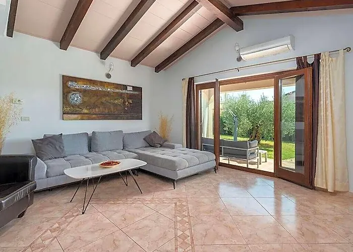 Villa Lucas Comfortable Holiday Residence