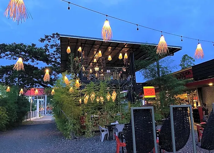 100% Cafe Moto Hostel