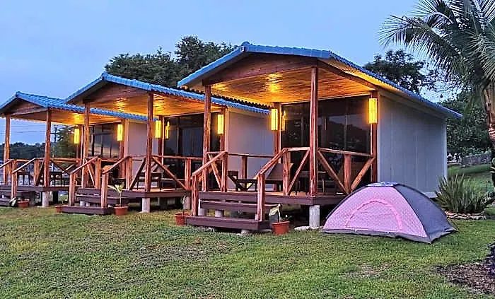 Paul'S Hideaway Inn