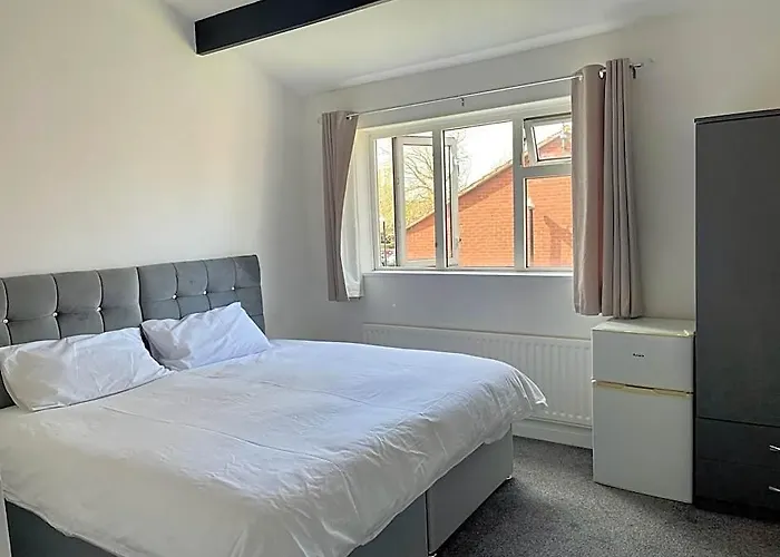 Homestay- Close To City I Free Parking I Wi-Fi