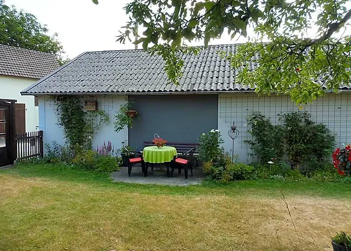Apartment With Terrace And Pool In The Garden
