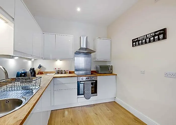 2 Bedroom Apt. 05 + Parking In Maidenhead