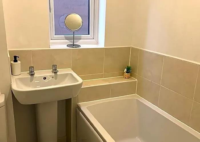 Village House Cardiff - Close To A48 And M4