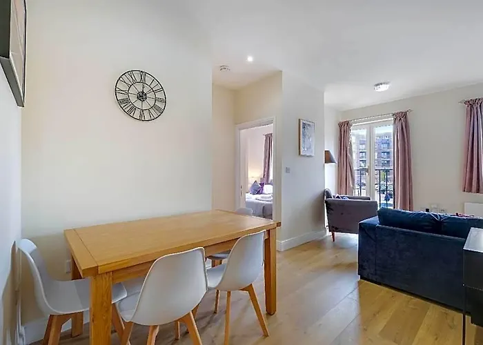 2 Bedroom Apt. 05 + Parking In Maidenhead