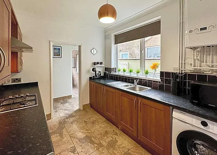 Freeston House - Contractors Or Family Holidays