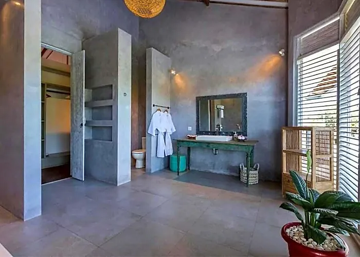 Grand Dineshcara 5 Bedroom Private Pool Villa Zn56
