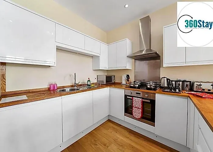 2 Bedroom Apt. 01 + Parking In Maidenhead