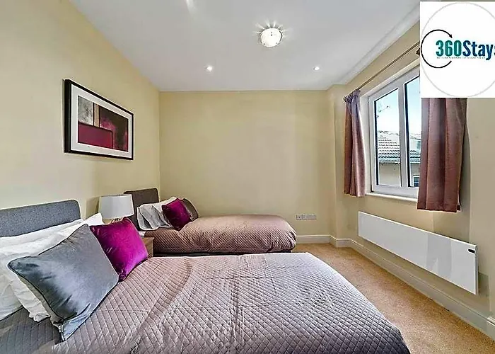 2 Bedroom Apt. 01 + Parking In Maidenhead