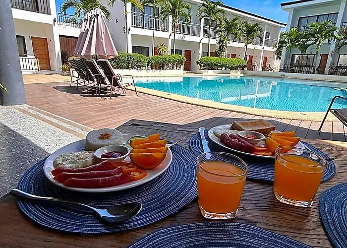 Holabay Resort