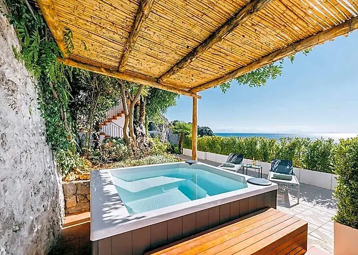 Villa Eris: A Picco Sul Mare Con Piscina E Spa