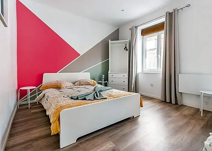Big House 12 P- 4Rooms 2Bathrooms- Near Lille