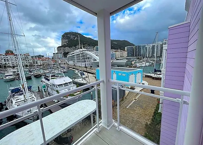 Marina Club Luxury Apartment