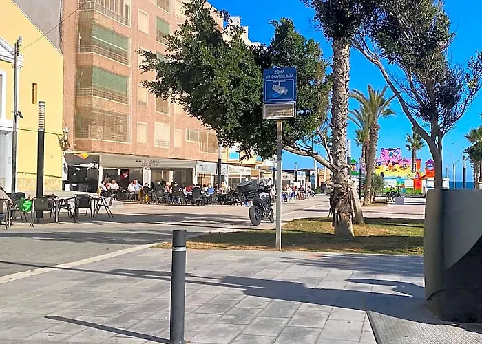 Apartment To 100M Of The Beach