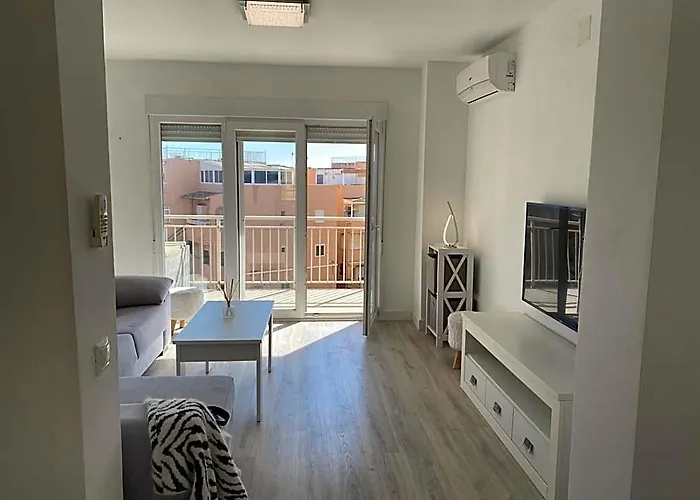 Apartment To 100M Of The Beach