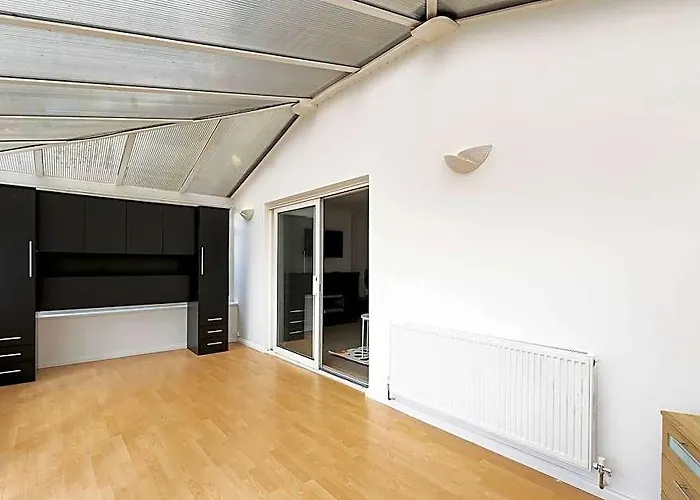 Skyvillion - 3Bed Home Wgrdn For A Family Getaway