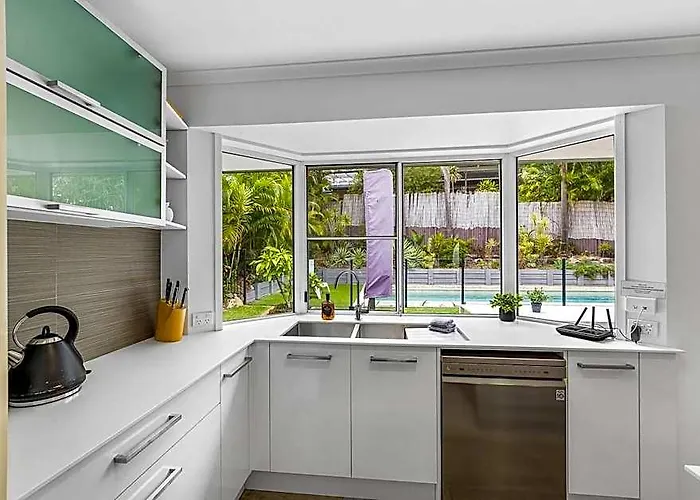 The Seahaven ~ Family Home With Pool, Pet Friendly